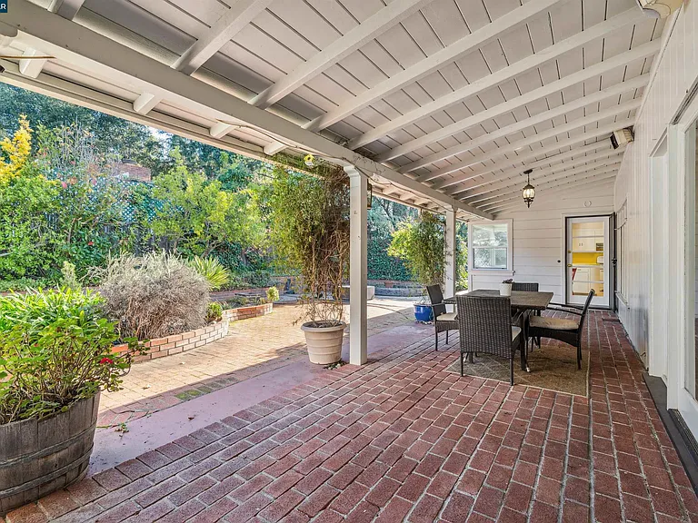 818 Solana Dr — Photo 1