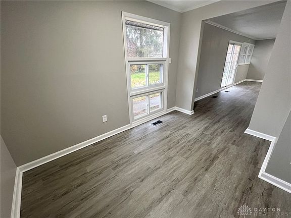 5th image of 471 Darnell Dr