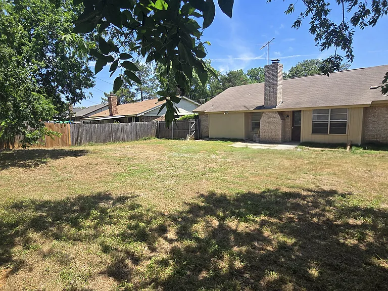 902 Rockwall Dr — Photo 9
