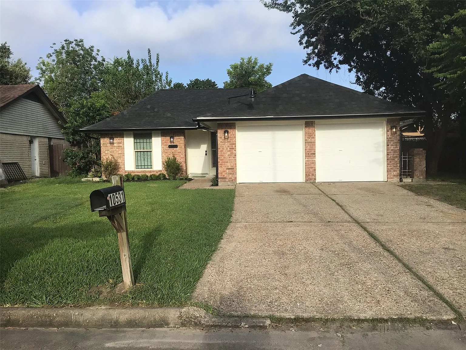 3 bed, 1.5 bath, 1105 sqft, $1,800 — Photo 2
