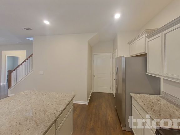 5th image of 604 Eagle View Dr