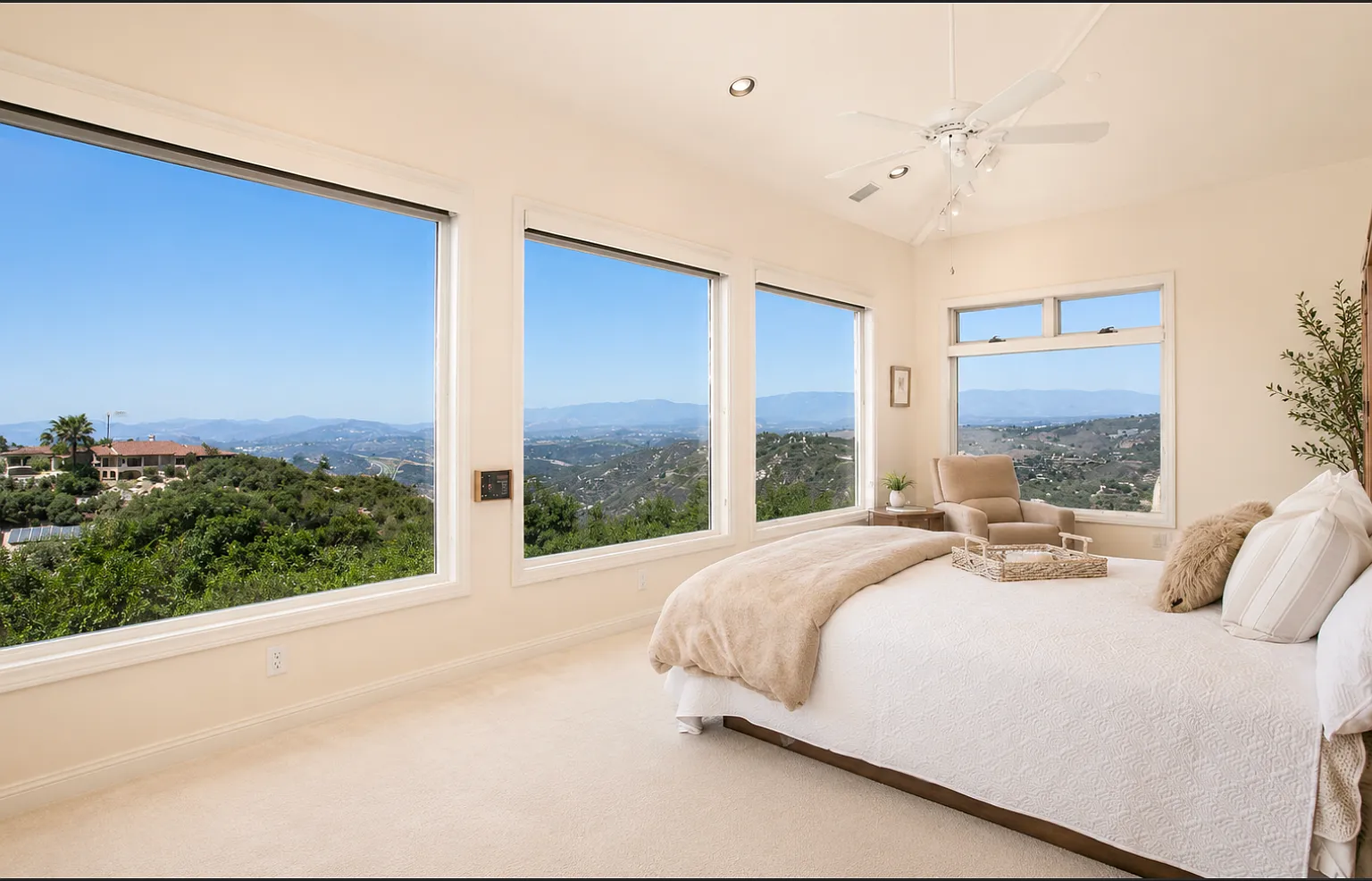 4 bed, 3656 sqft, $7,950 — Photo 4