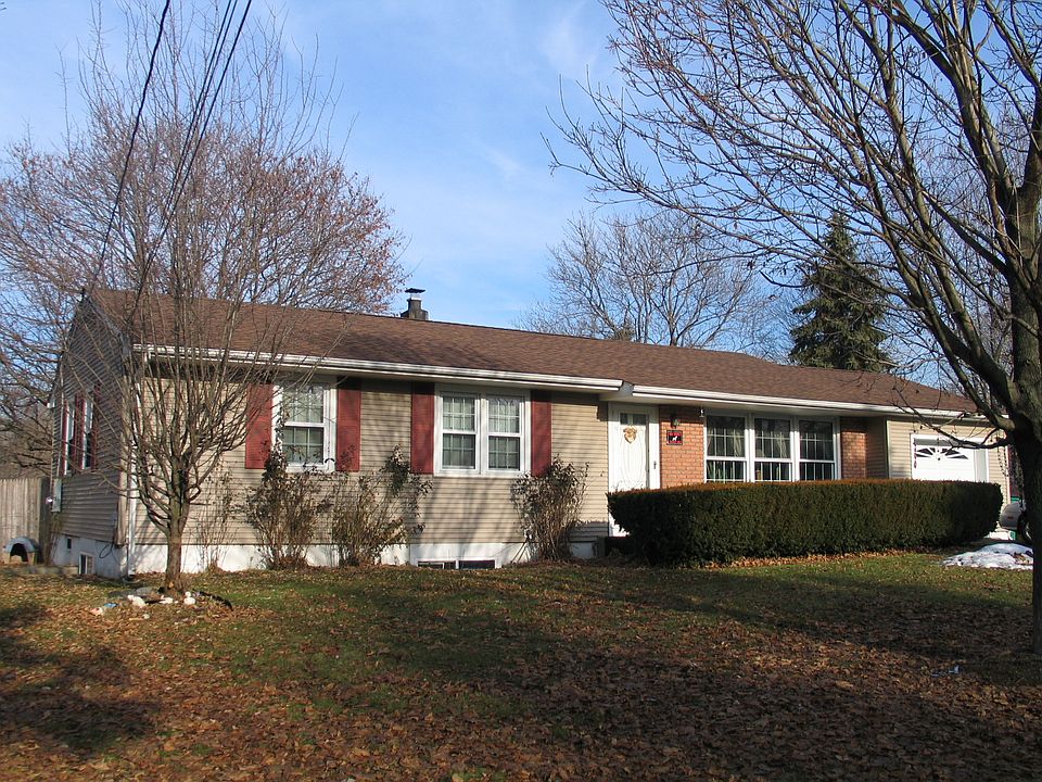 2nd image of 15 Marion Ave