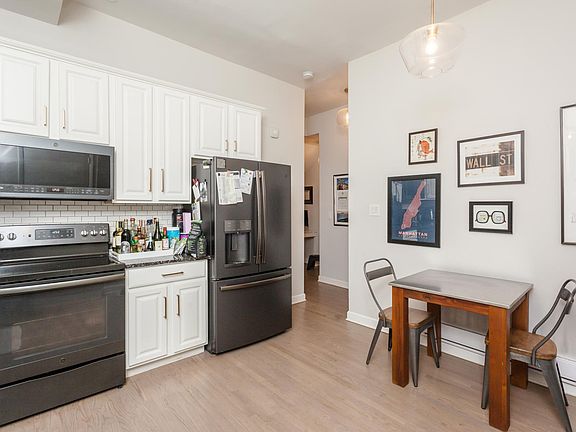 3rd image of 2112 N Bissell St #1