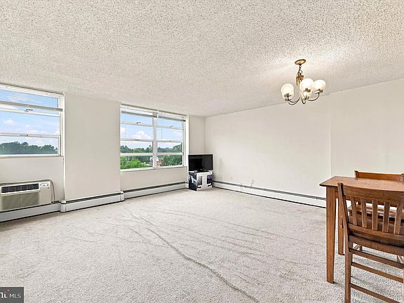 4th image of 1030 E Lancaster Ave APT 614