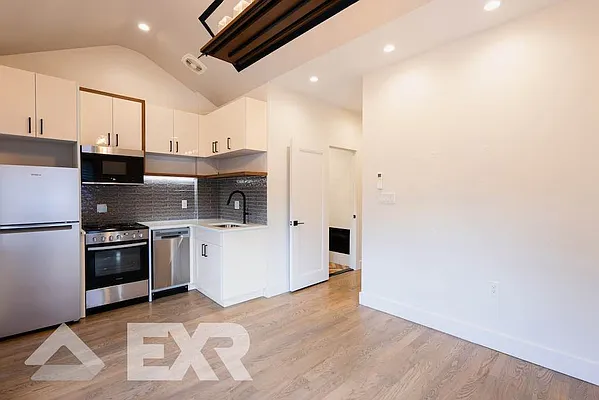 Rented by EXR | media 3