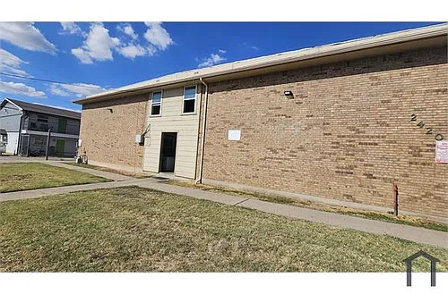 2420 Louise St Photo 1