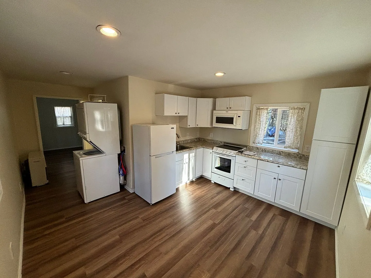1 bedroom home in North Pole / Washer & Dryer in unit — Photo 2