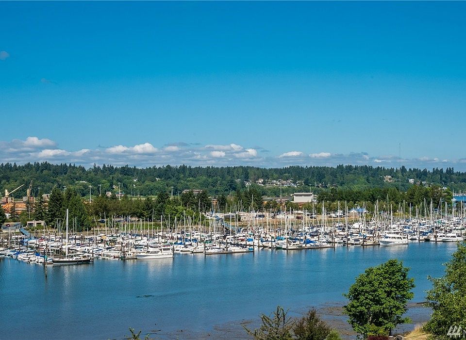 1st image of 920 E Bay Dr NE #2D-302