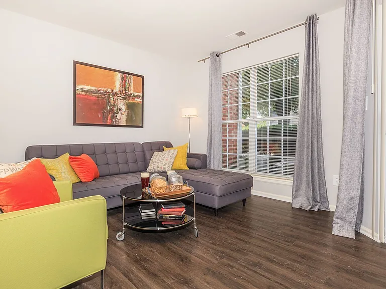 Lakeshore Apartments — Photo 40