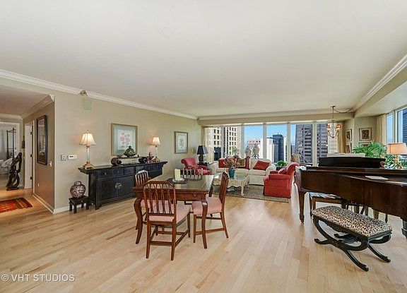 4th image of 57 E Delaware Pl APT 2302