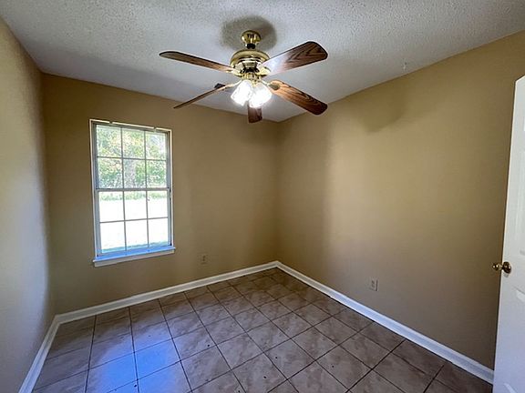 4th image of 3040 Caitlynn Cir