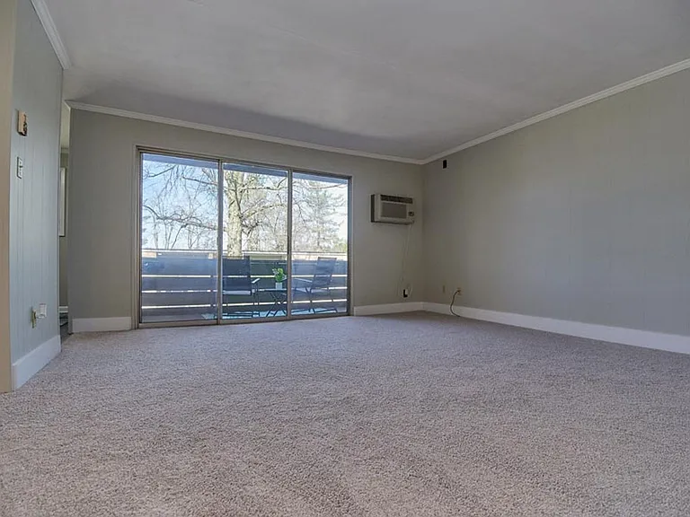 Seven Oaks Apartments — Photo 6