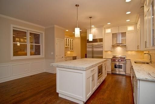 3rd image of 2036 N Sheffield St #1