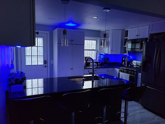 5th image of 15 Harriette St S