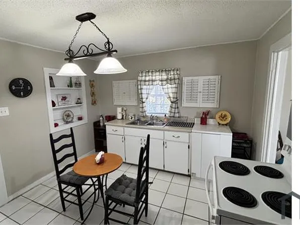 6466 Hartsfield Rd, Greenwood, FL 32443