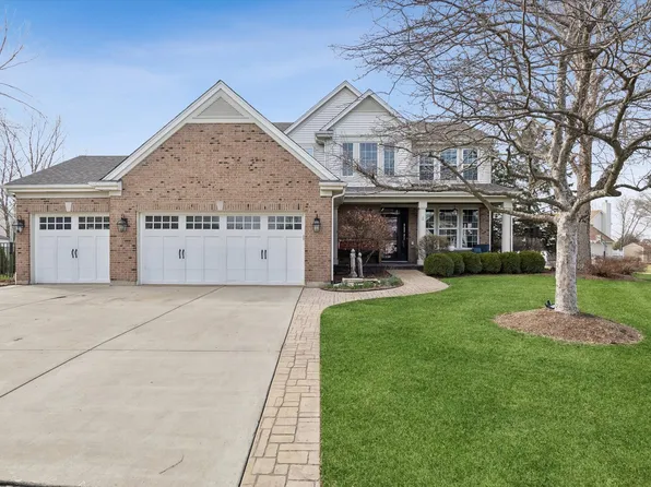 1 McKenzie Ct, Lake In The Hills, IL 60156