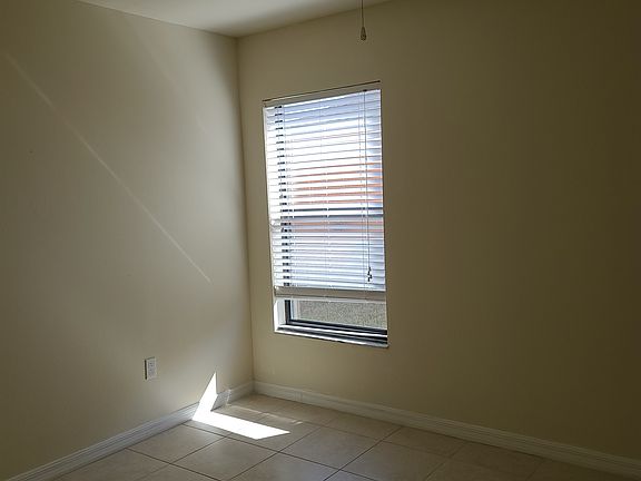 3rd image of 1426 SW 47th Ter