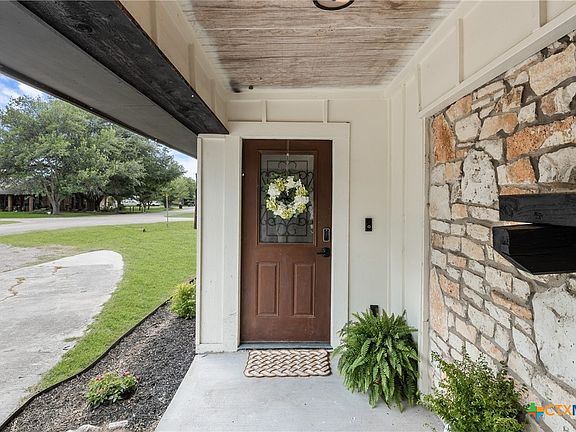 4th image of 702 E Sandy Ln