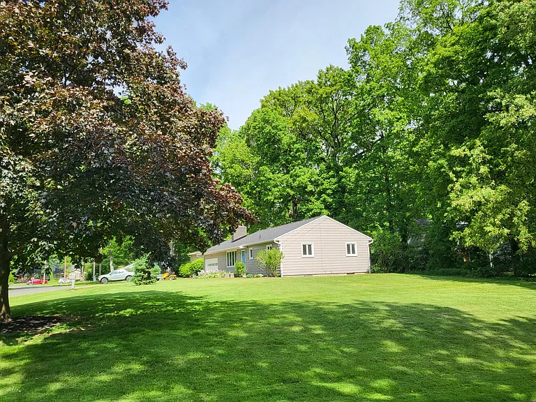 689 Deborah Dr — Photo 23
