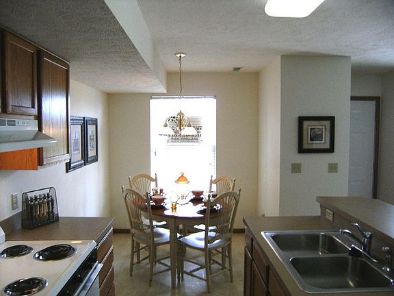 4th image of 143 Meadowcreek Dr Unit H
