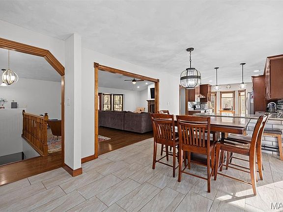 5th image of 995 Berkshire Dr