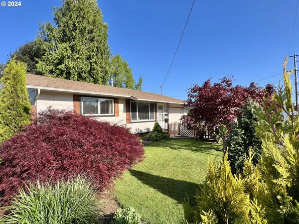 920 N Collier St, Coquille, OR 97423