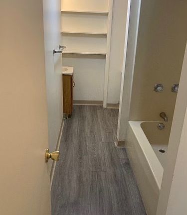5th image of 421 Wayne St #9