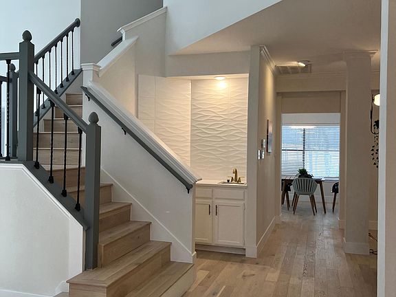 4th image of 3914 Latimer Dr