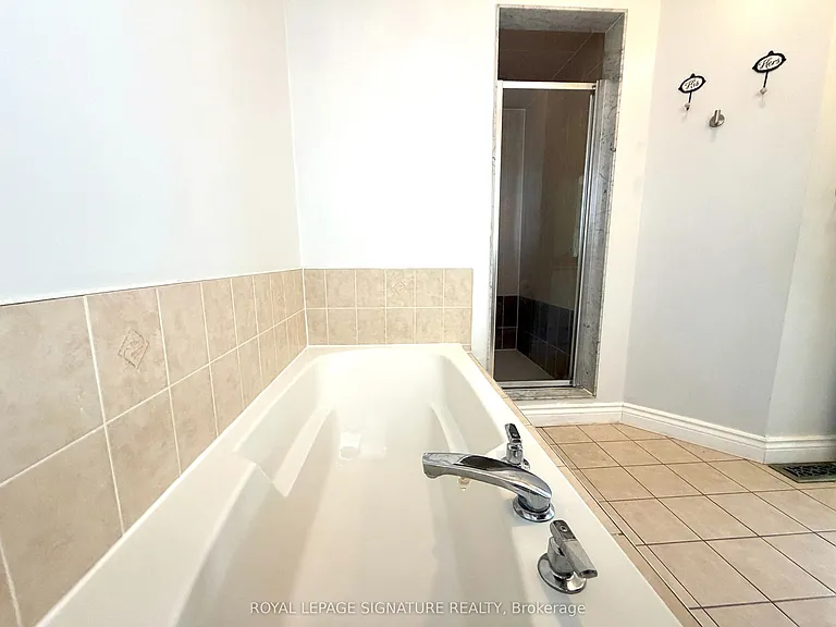 584 Shaftsbury St — Photo 17