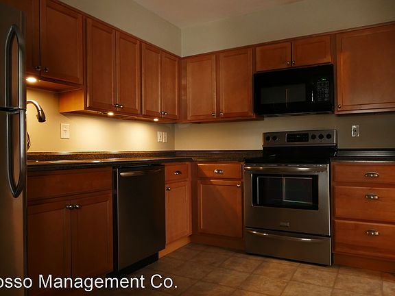 2nd image of 877 Henrietta St #1