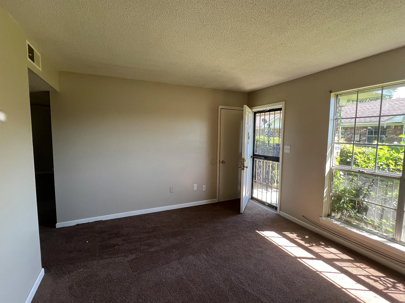 909 Cotton Avenue S. W. - D — Photo 2