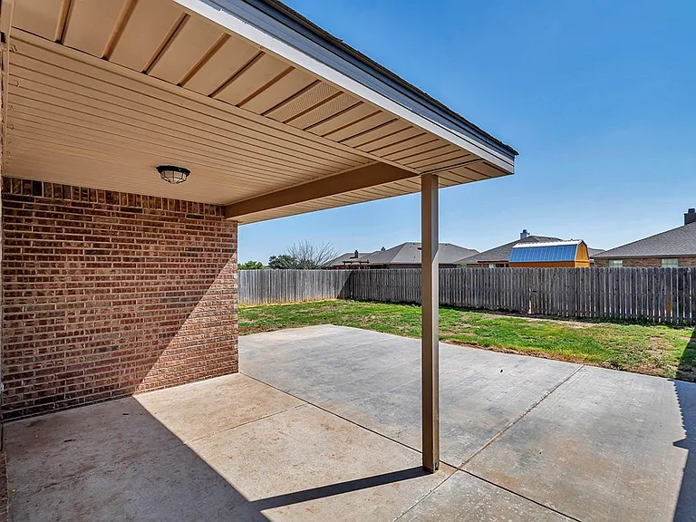 608 Memorial Ct — Photo 37