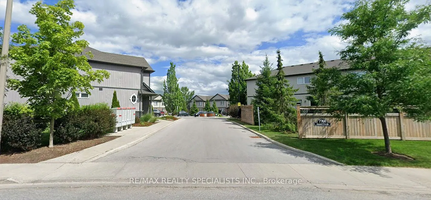 3 bed, $2,300 — Photo 1