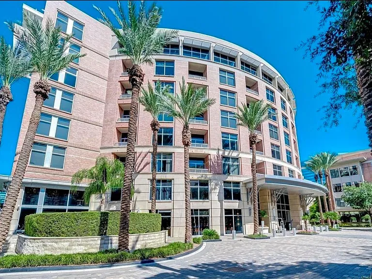 1901 Post Oak Blvd #OAK-2402 — Photo 4