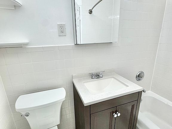 4th image of 112-120 Strawberry Hill Ave #95ce04d8d