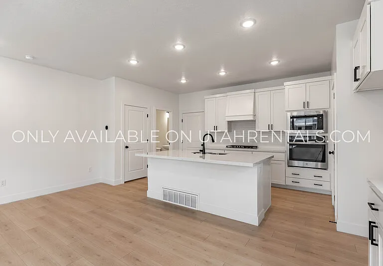 76 S Moonlit Rd — Photo 7