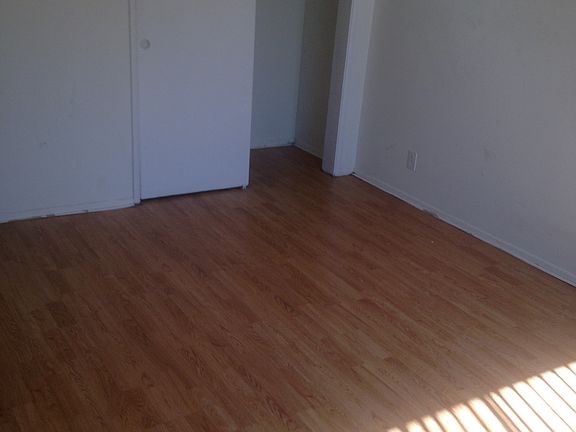 5th image of 13129 Oxnard St APT 18