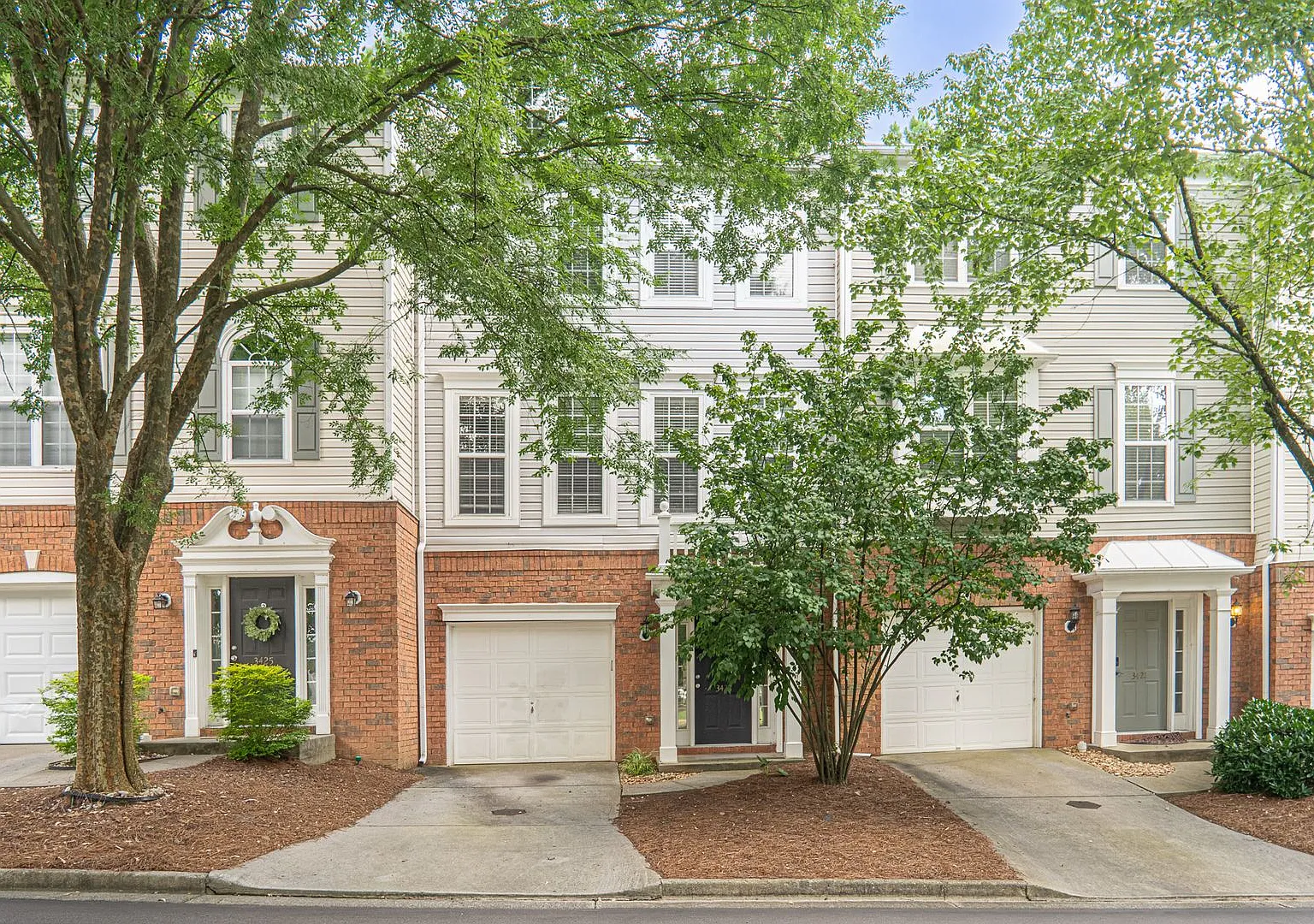 Spectacular Lake View Townhome in Alpharetta 3 Bedrooms + Office | Available July 1, 2026 — Photo 2