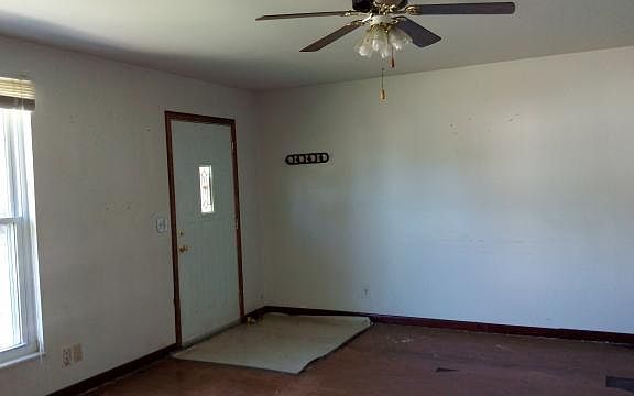 4th image of 10681 Gloria Ave