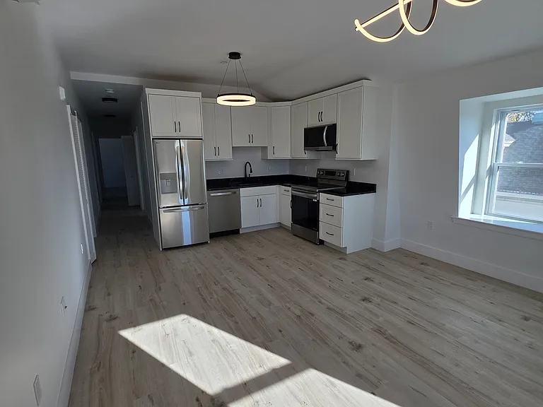 Unfurnished living room