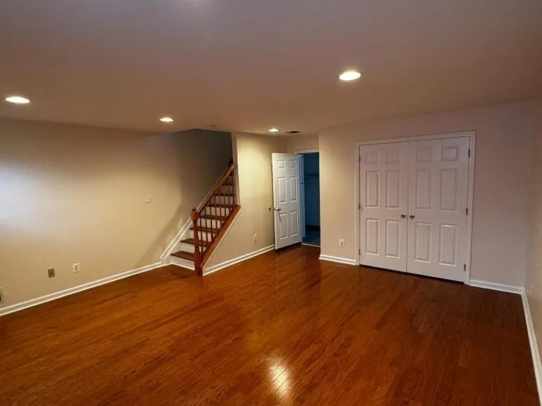 533 Coventry Dr — Photo 29