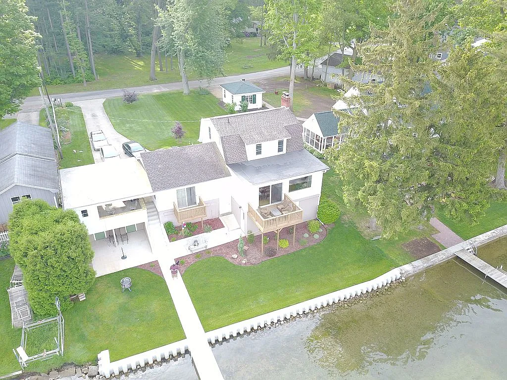 55450 N Fisher Lake Rd photo 1