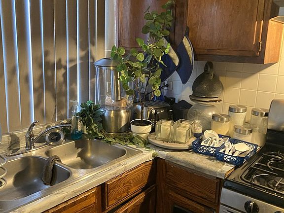 3rd image of 1115 Williamsburg Rd