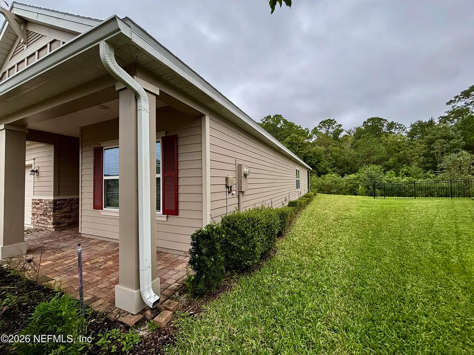 3 bed, 2.0 bath, 2126 sqft, $2,700 — Photo 2