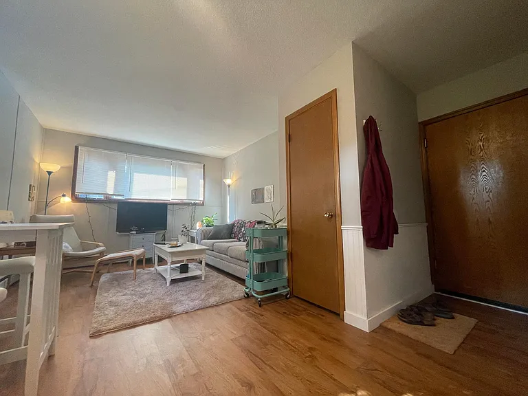 338 18th Ave NE #2 — Photo 5