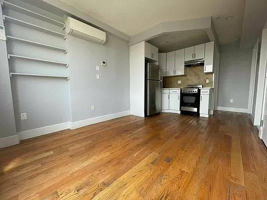 2nd image of 977 Lafayette Ave #L4