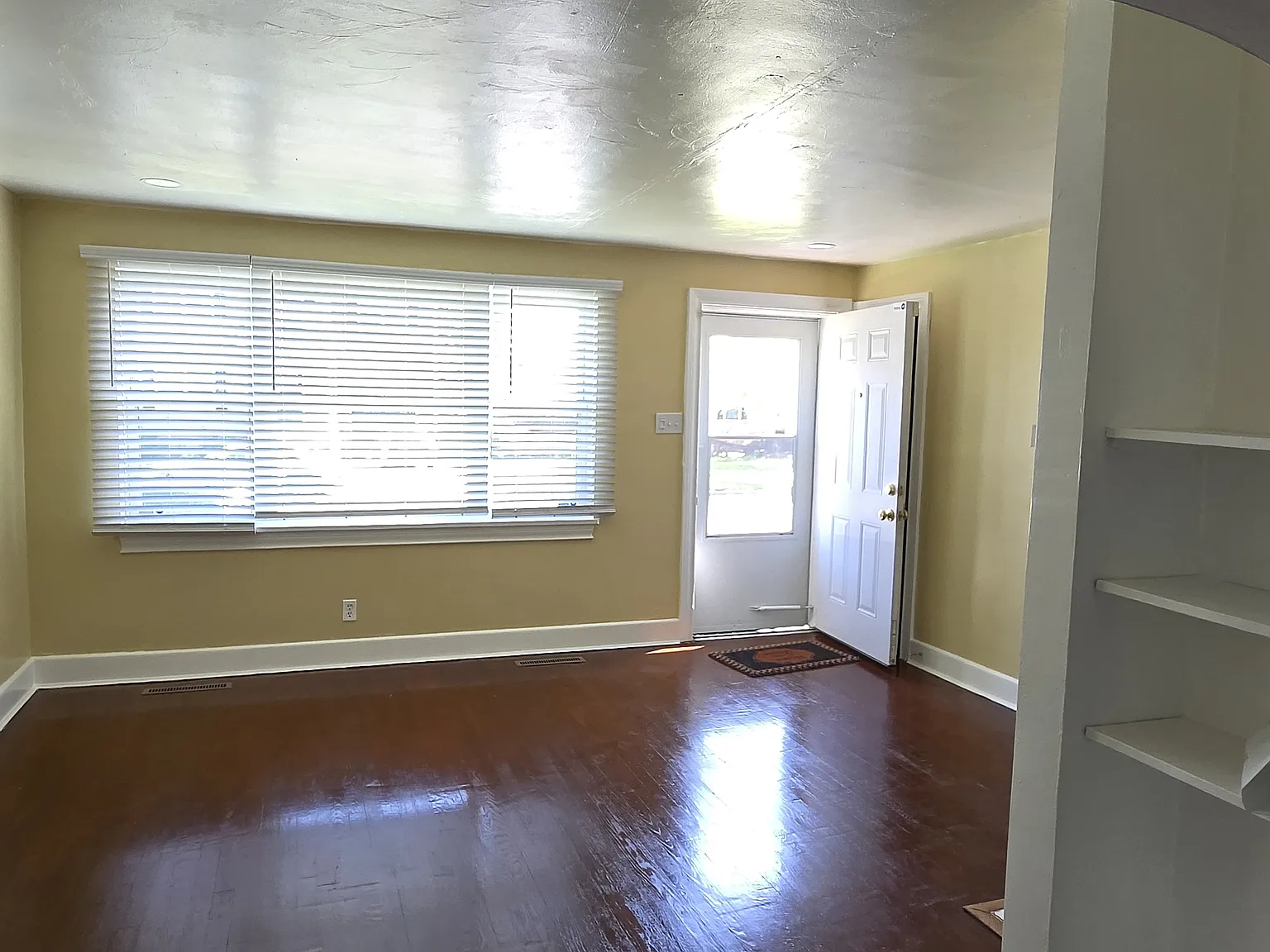 2 bed, 1230 sqft, $2,100 — Photo 3