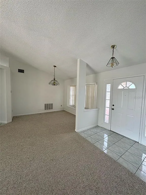 3 bed, 2.0 bath, 1730 sqft, $2,400 — Photo 3