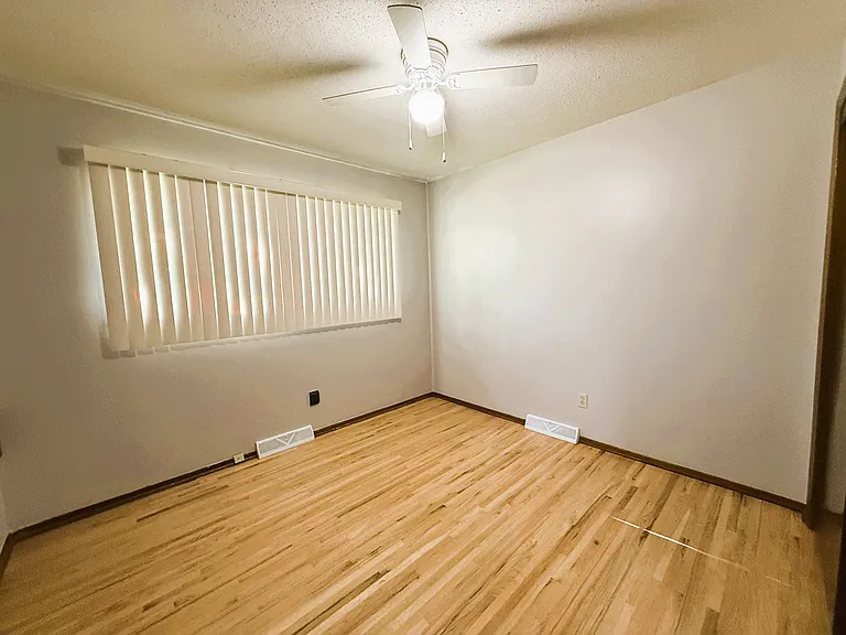3147 S Gordon Ave — Photo 12
